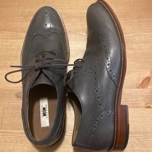 Men’s grey dress shoes